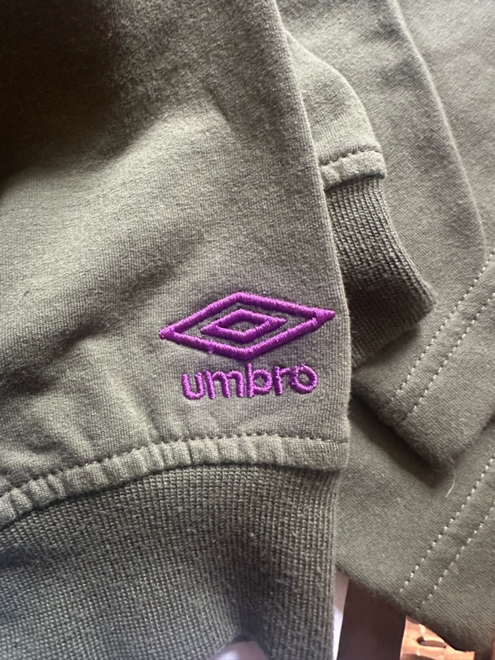 Coordinating Umbro cropped Olive Green Sweatshirt with Pink Crop Top Set - Picture 6 of 6